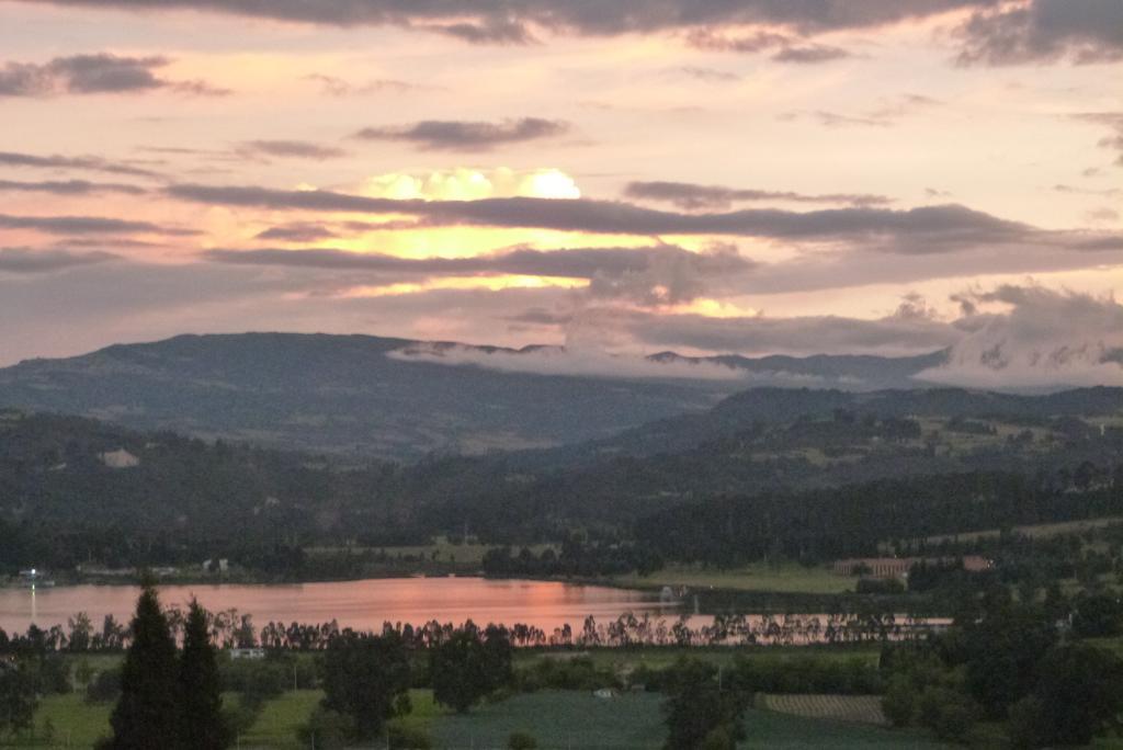 Miravalle Suites Paipa Bagian luar foto
